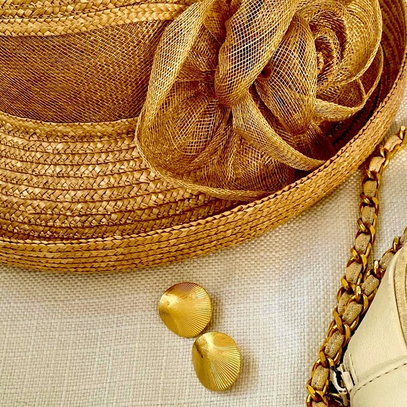 Vintage Trifari Gold Sea shells clip earrings - Picture 2 of 5